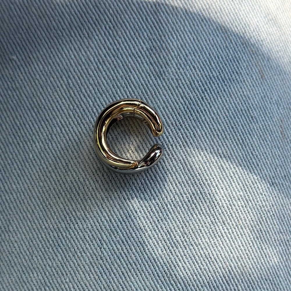 Demarson Odell twist ear cuff two tone - Picture 4 of 5